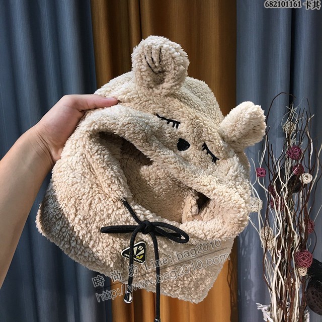 FENDI女秋冬季羊羔毛圍脖 芬迪2021最新款一體護耳保暖帽  mmj1621